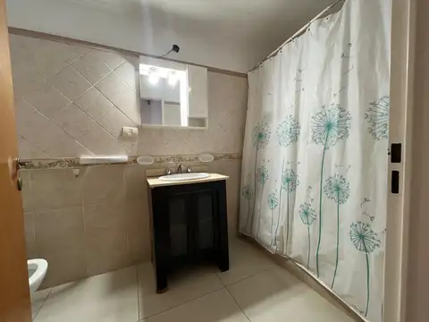 Casa en Alquiler con 1 cochera