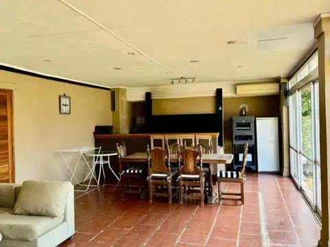 Casa 5 ambientes con 3 baños