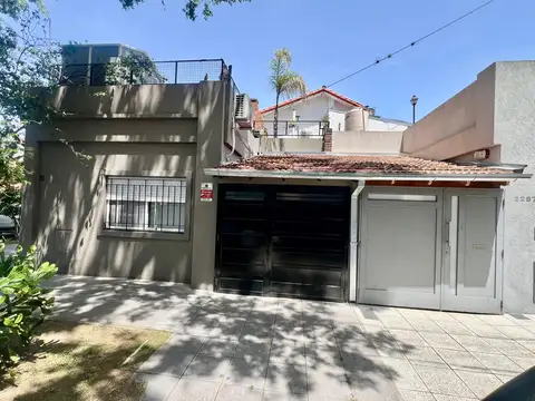Martínez: PH Reciclado con 3 Dorm., Patio y Terraza Propia con Parrilla. Muy Luminosa.