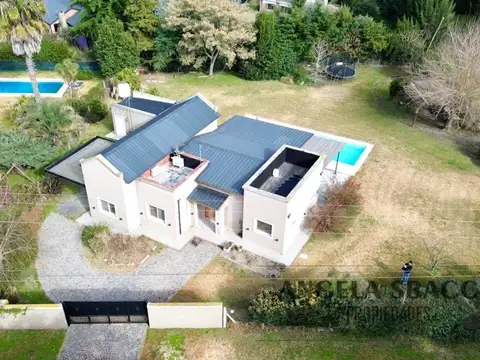 Casa 5 ambientes con 3 baños