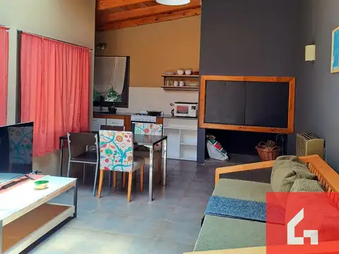 Casa 2 ambientes con 1 baño