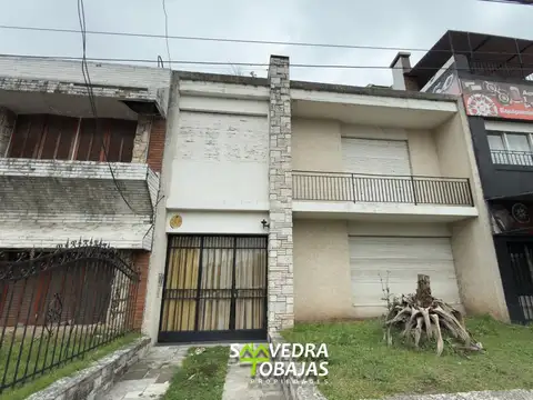Amplia casa reciclable habitable o para consultorios