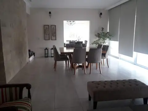Casa 4 ambientes con 4 baños