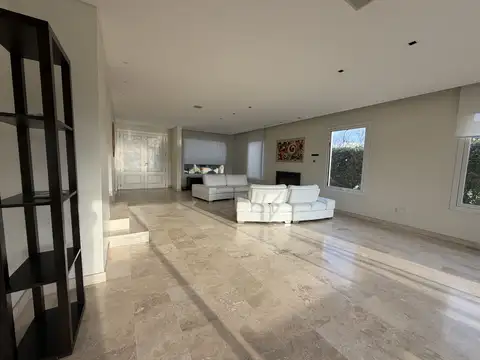 Casa en Alquiler de 4 dormitorios