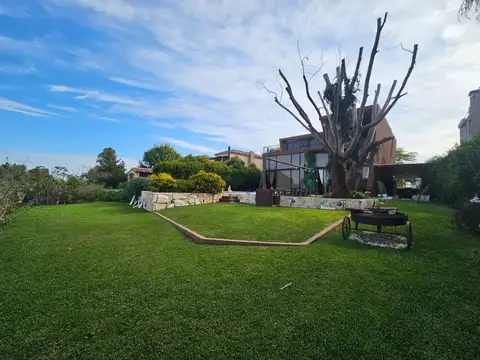 Casa 4 ambientes con 4 baños