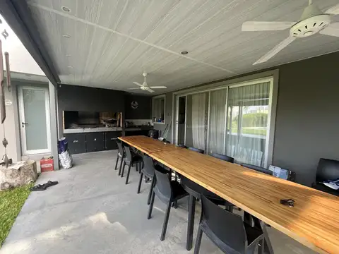 Casa en Venta en Puerto Roldan, USD 280.000