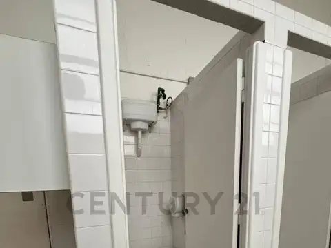 Oficina 4 ambientes con 2 baños