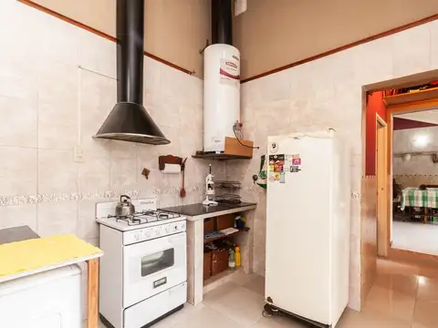 HERMOSO CHALET DE 4 AMB C/ QUINCHO Y PILETA.