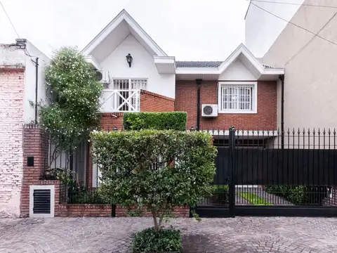 HERMOSO CHALET DE 4 AMB C/ QUINCHO Y PILETA.