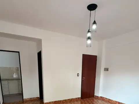 Bartolomé Mitre Florencio Varela 100, Piso 1