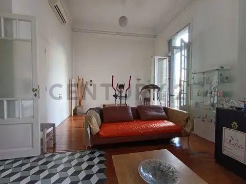 Venta de semipiso de estilo francés reciclado en San Telmo- FINANCIADO