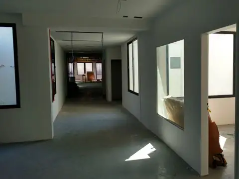 Edificio Comercial 1049 m² c/ Oficinas Amuebladas y Terrazas - Brasil 2300