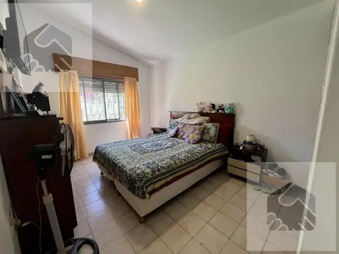 Casa 7 ambientes con 2 baños
