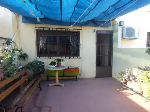 SE VENDE PH P.A., ACCESO PROPIO, QUINCHO, TERRAZA Y GAS NAT.