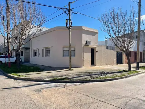 CASA EN VENTA EN LA LOMA LA PLATA 3 DORMITORIOS