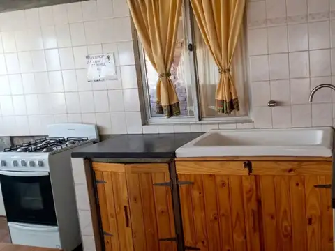 Casa 8 ambientes con 4 baños