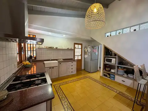 Casa en Venta con 3 cocheras