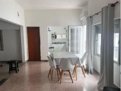 Casa en venta - 6 Dormitorios 3 Baños - Cochera - 500Mts2 - Billinghurst