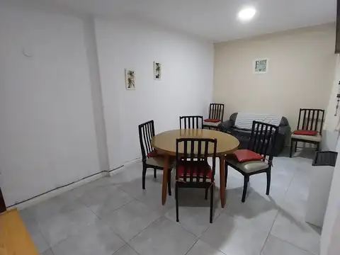 Calle 21 600, Piso 1