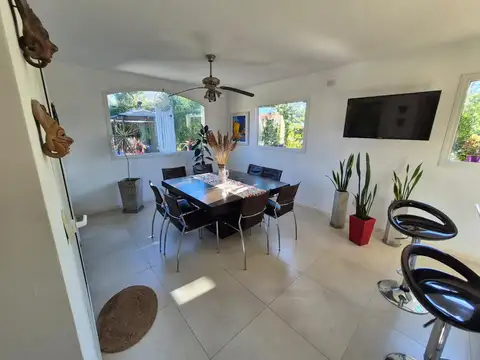 Casa 5 ambientes con 4 baños