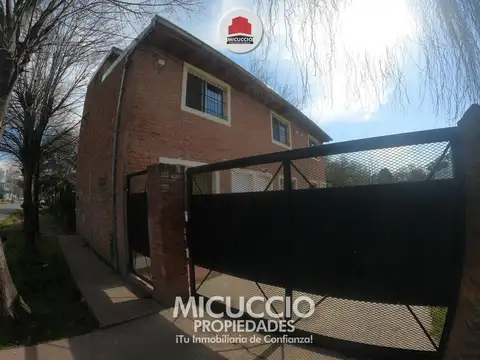 Complejo de dúplex en venta, Venecia 478, Escobar. PERMUTA EN BARRIO CERRADO.