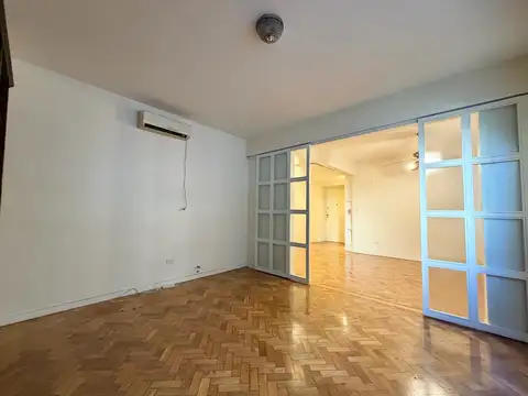 Increible 3 ambientes reciclado de categoria destintado para uso profesional en Recoleta.