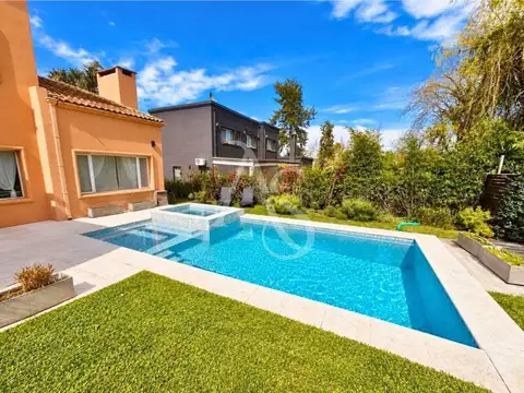 Casa en Alquiler Temporal con 4 cocheras
