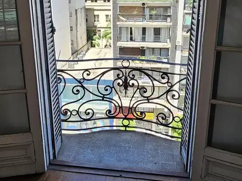 Av. Santa Fe  al 1600 esquina Montevido