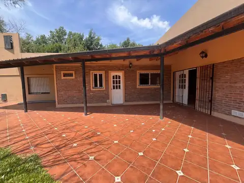 Casa en Alquiler con 1 cochera