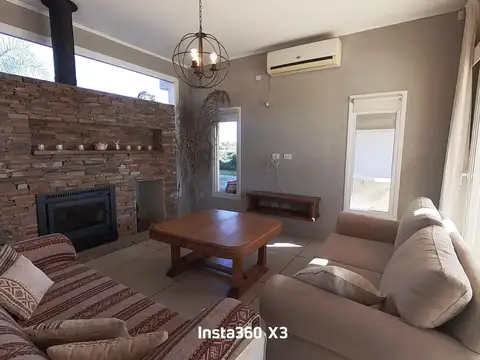 Casa en Alquiler con 2 cocheras