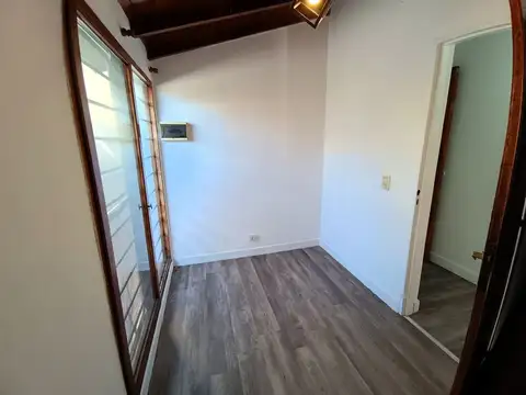 Casa 6 ambientes con 2 baños