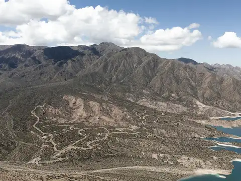 Lote de 2000m2 en Cantos de Miralago – Potrerillos, Mendoza - Barrio con Vista al Lago