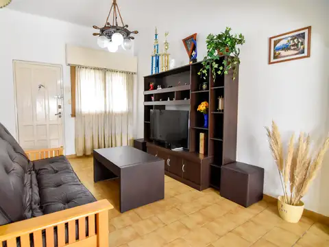 Casa 2 ambientes con 2 baños