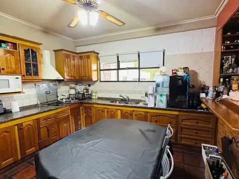 Casa 5 ambientes con 3 baños