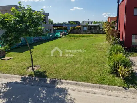 SE VENDE LOTE EN BARRIO NÁUTICO VILA MARINA 1 CON AMARRA 