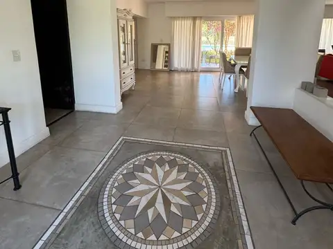 Casa 7 ambientes con 4 baños