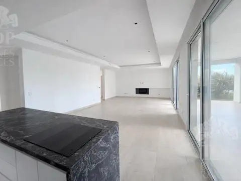 Casa 5 ambientes con 4 baños