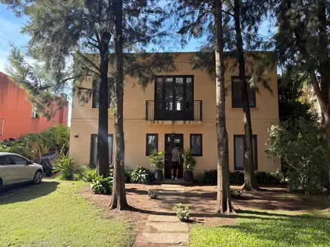 Casa en Alquiler con 1 cochera