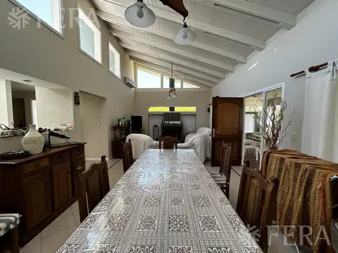 Venta Casa 4 ambientes con fondo libre y jacuzzi en Chascomús