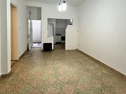 Depto Tipo Casa en Alquiler en Flores, $ 900.000