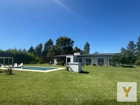 Casa en venta - 3 Dormitorios 2 Baños - 11.250Mts2 - San Miguel del Monte