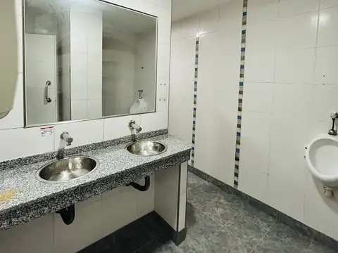 Local en Alquiler Via Púb.