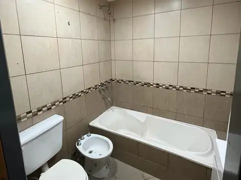 Casa 10 ambientes con 3 baños