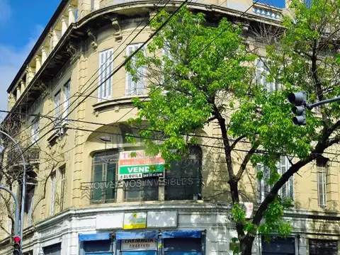 LOCAL COMERCIAL UBICADO EN ESQUINA SOBRE AVENIDA