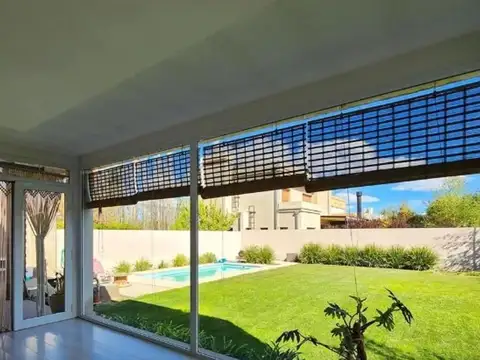 VENTA CASA de tres dormitorios en B° Manzanar - Cipolletti