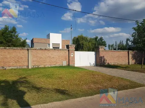 Casa 8 ambientes con 3 baños