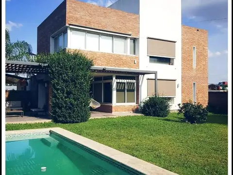 AMOBLADA  Casa en  VENTA  ! NIVEL!.2 PLANTAS!. 3 DORMITORIOS. PISCINA.