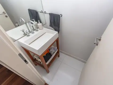 Depto Tipo Casa en Venta con 2 cocheras