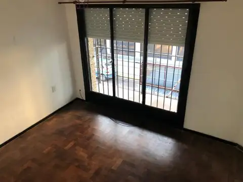 Departamento en Alquiler en Ramos Mejia, $ 900.000