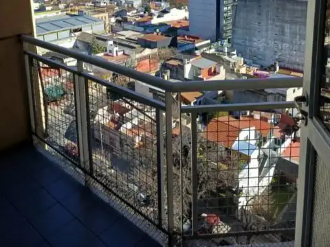 se alquila hermoso dos ambientes en villa luro c/ vista abierta, impecable estado